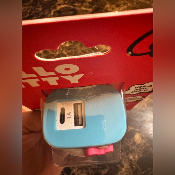 Sanrio Hello Kitty Pink Scarf Dual Port Wall Charger 3.1 AMP USB A & C - Picture 4 of 4